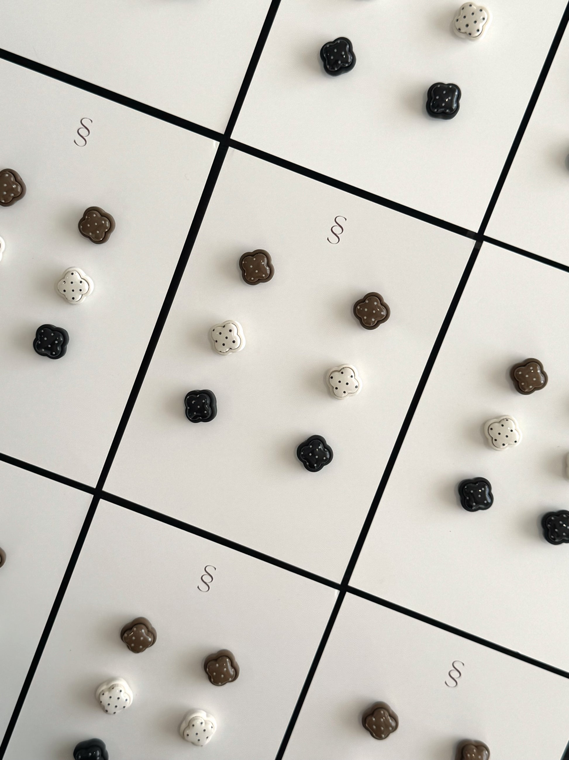 CLOVER STUDS - Polka Dot