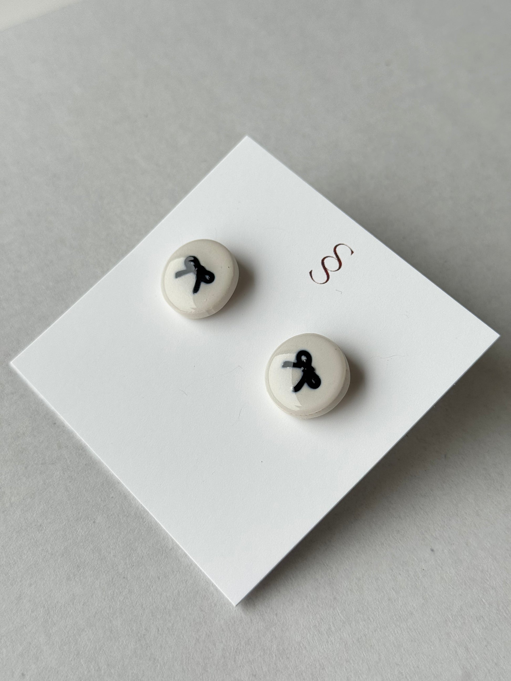 SS - STUDS - WHITE WITH BLACK BOW