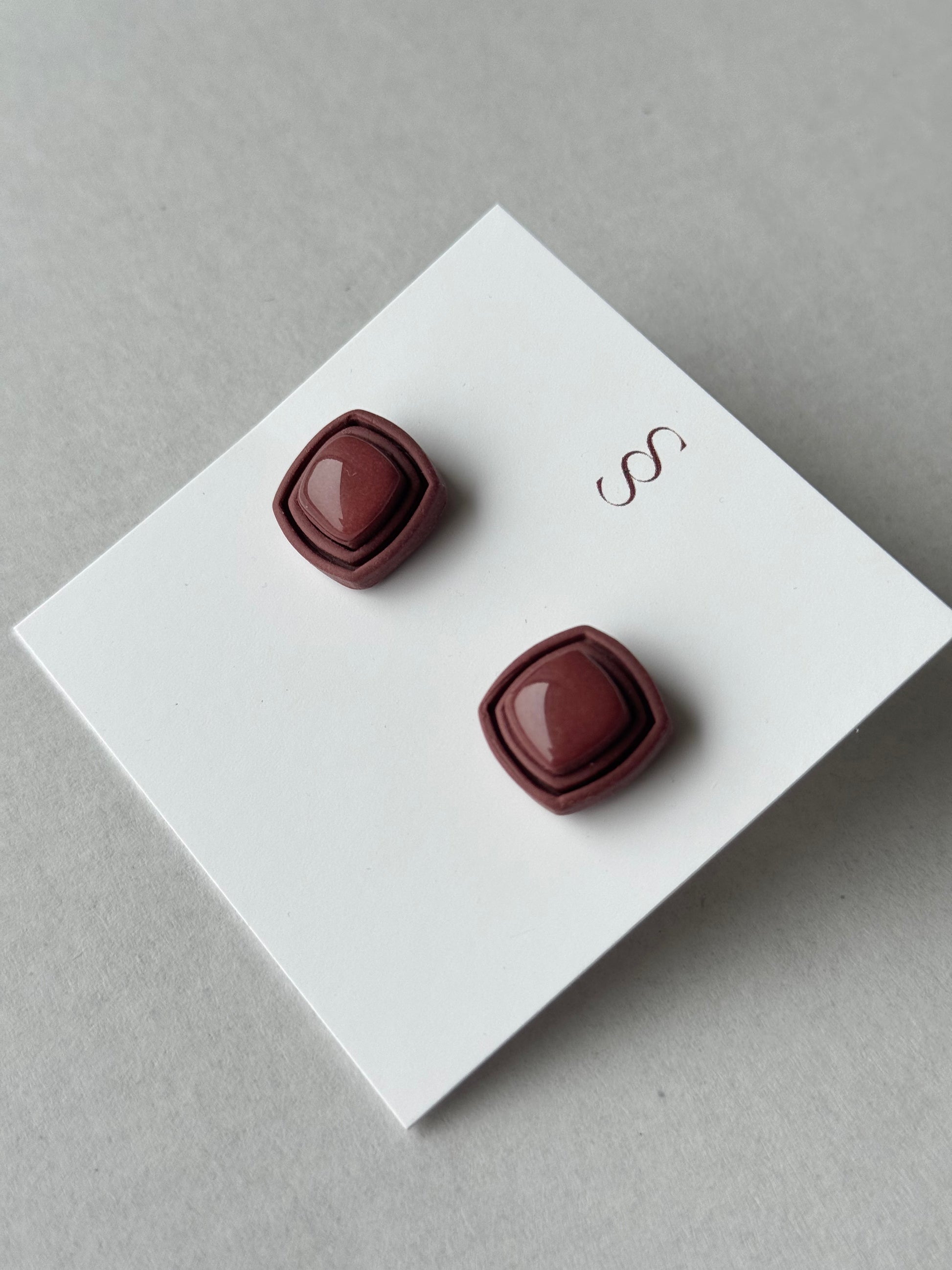 SS - STUDS - BURGUNDY