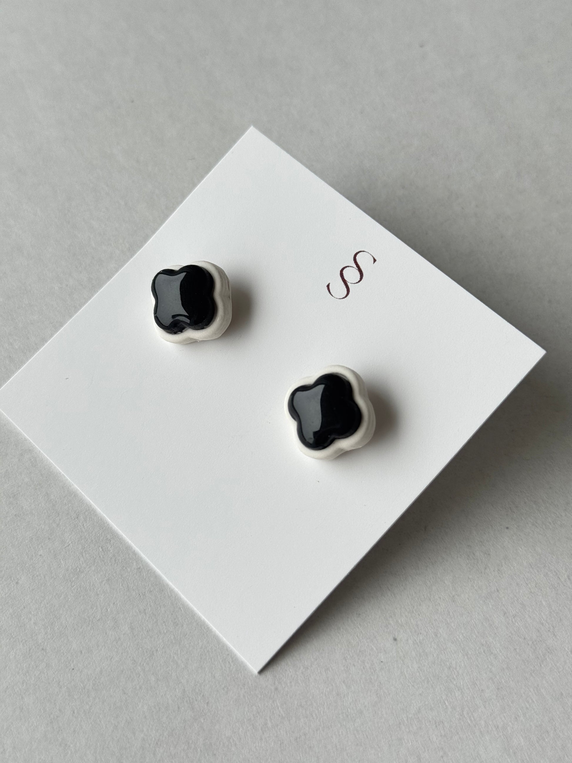 SS - STUDS - IVORY & BLACK