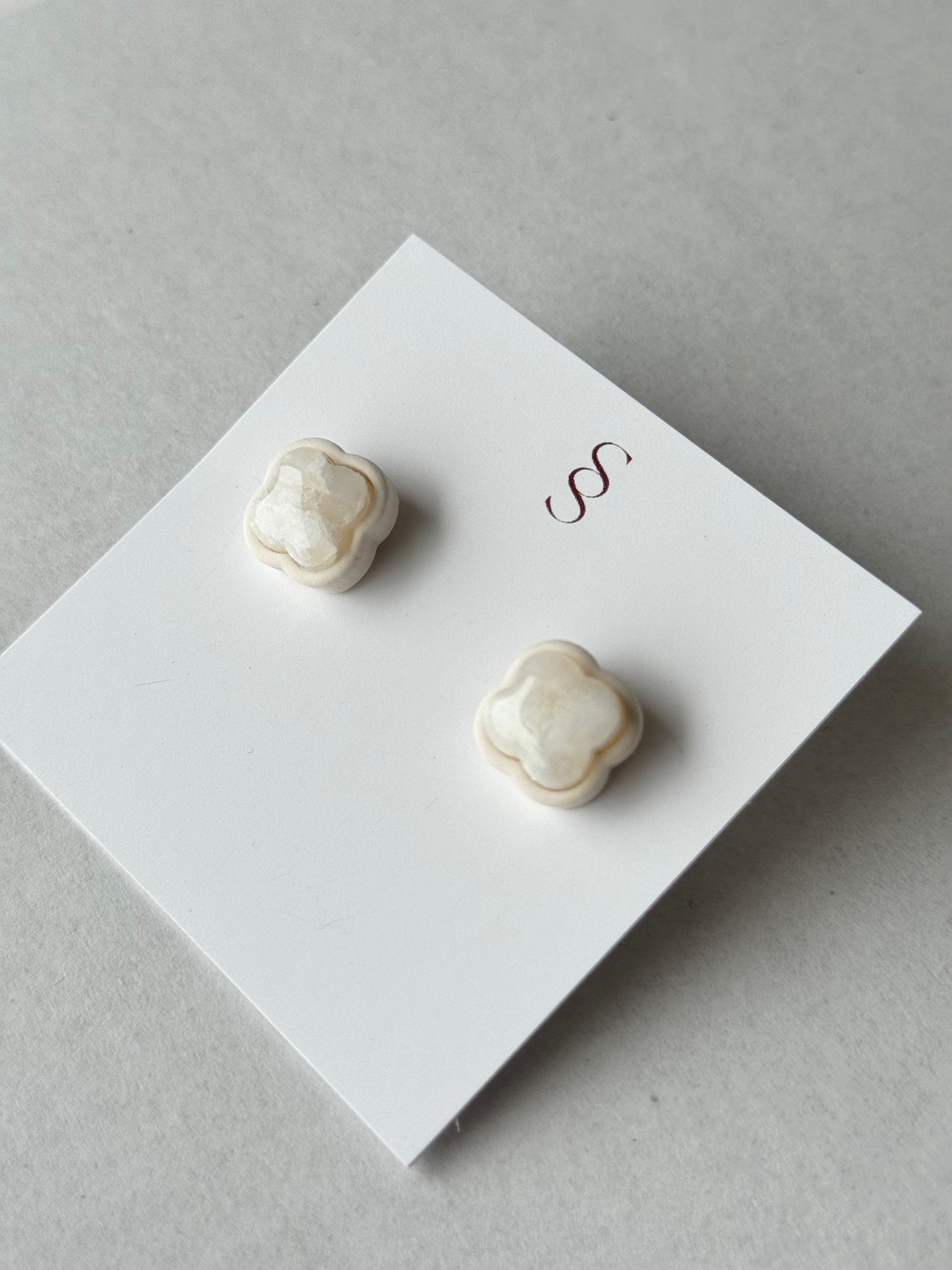 SS - STUDS - IVORY & TRANSLUCENT MARBLE