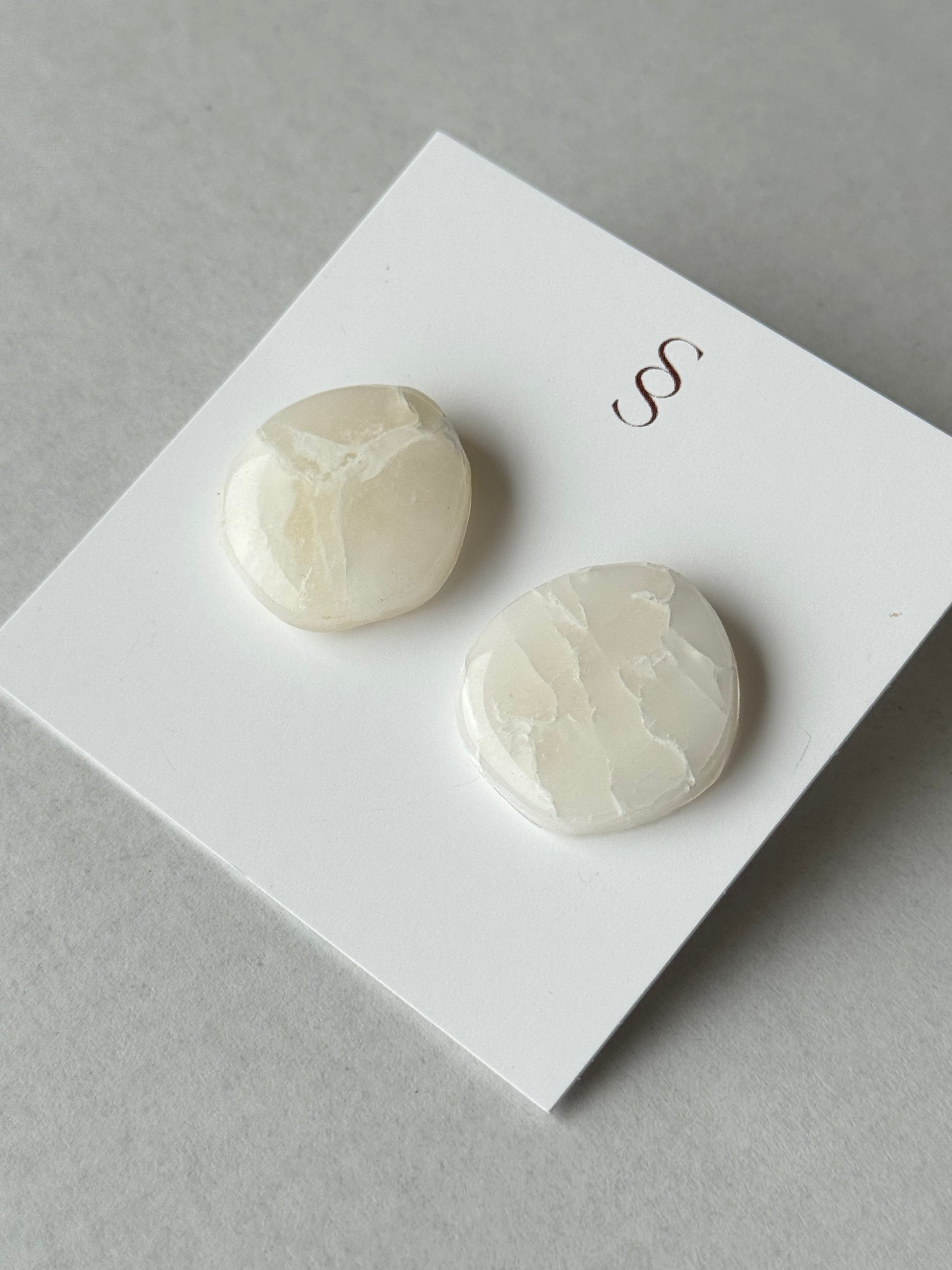 SS - STUD - TRANSLUCENT MARBLE / SLIGHTLY LARGER STUD