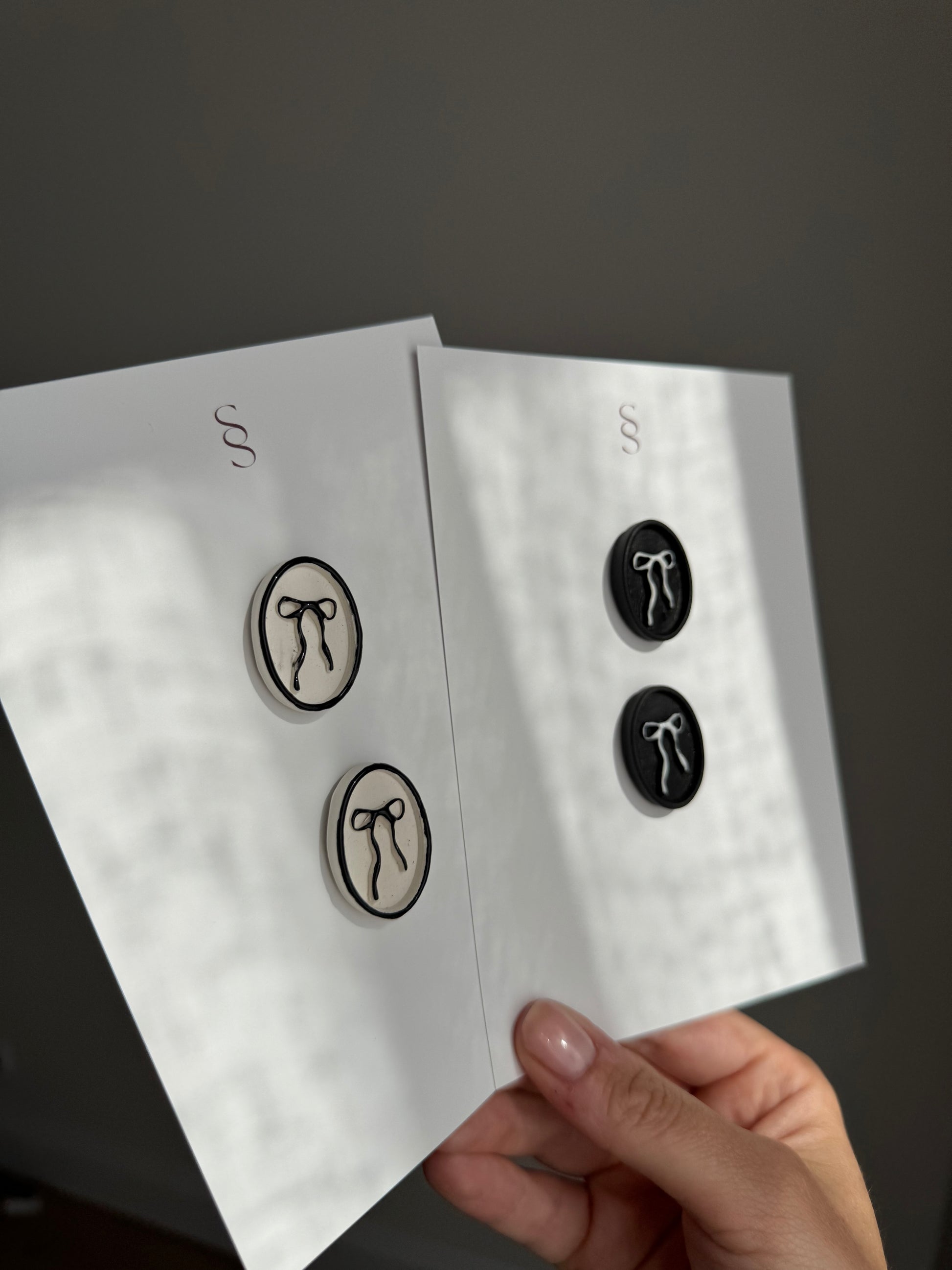 BOW STAMPED STUD - Black